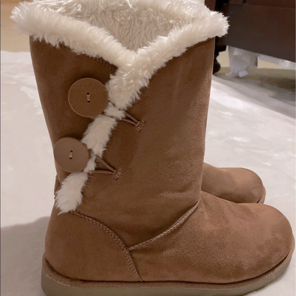 Kohl's Woman So Junebug Chestnut Faux Fur Winter Boot size 10